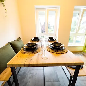  Apartment Stylische Zentrale Mit Küche Und Parkplatz In Seitenstraße